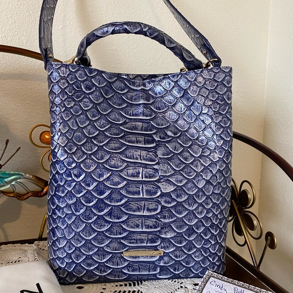 SOLD!  EUC Brahmin medium Amelia in Denim Cruz - Picture 1 of 9
